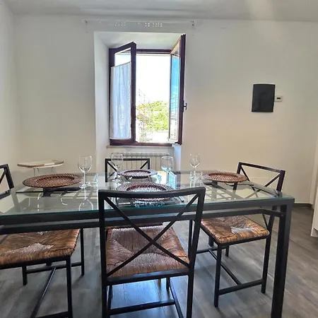Gigis Con Terrazza E Giardino Privato Apartamento