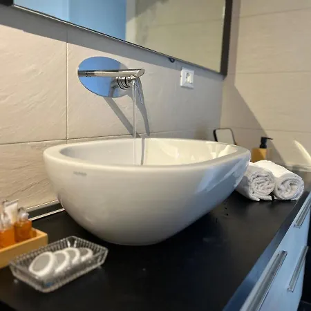 Gigis Con Terrazza E Giardino Privato Apartamento *
